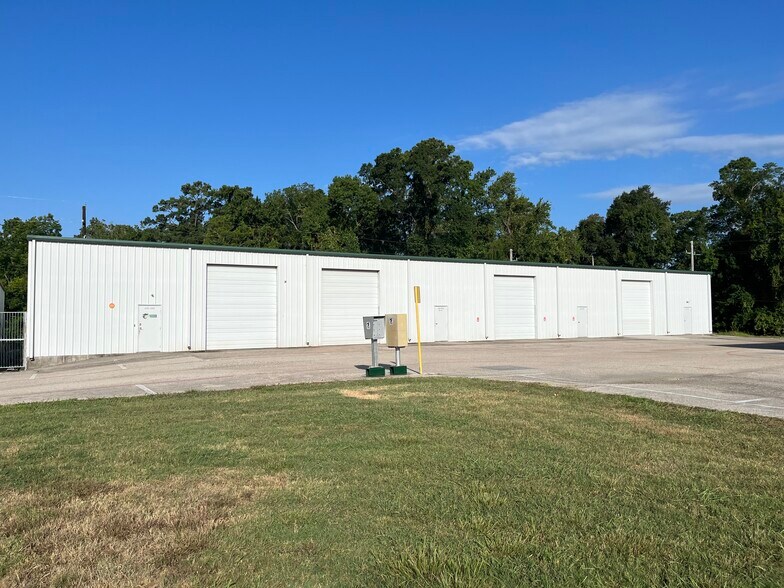 More Photos Of 655-600 Riley Fuzzel Rd, Spring Warehouse For Lease