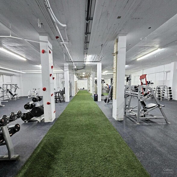 More Photos Of 36 Winnipeg Rd, Clinton Warehouse For Lease