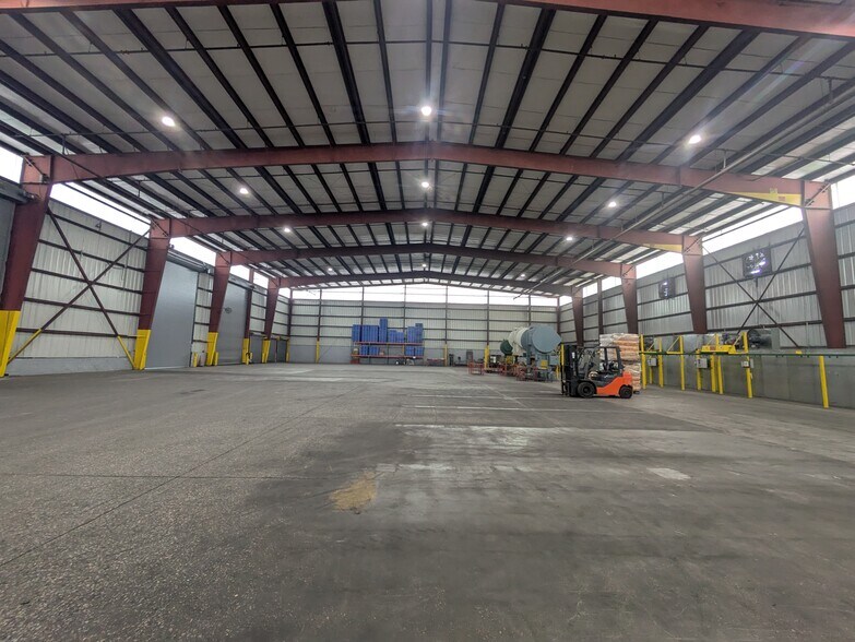 Primary Photo Of 4700 Middle Ave, Sarasota Warehouse For Sale