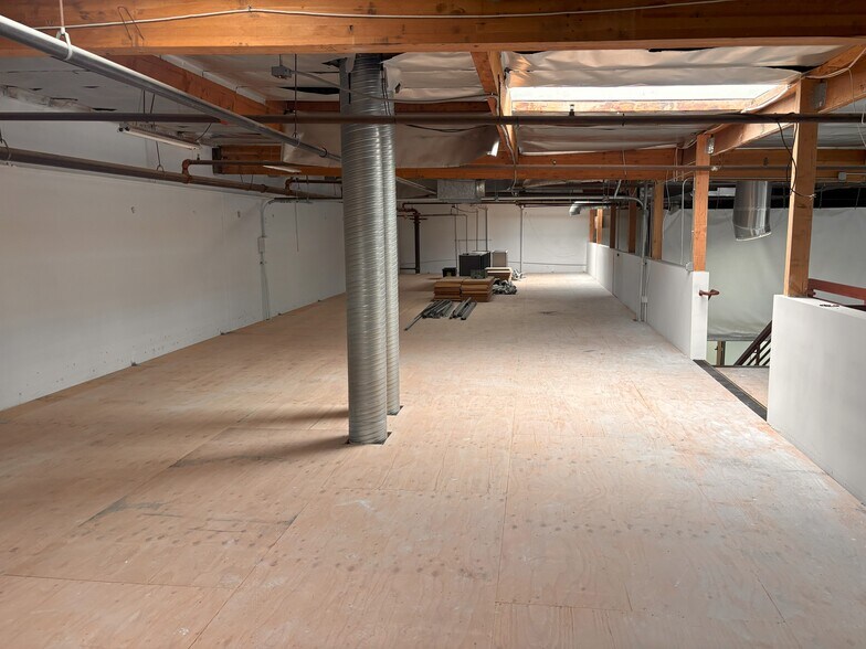 More Photos Of 21562-21592 Surveyor Cir, Huntington Beach Warehouse For Lease