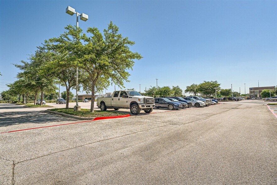 More Photos Of 1310 Rankin Rd, Houston Office For Lease