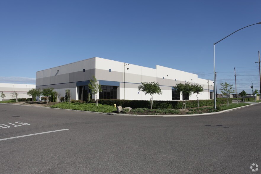 More Photos Of 819 Mariposa Rd, Modesto Distribution For Lease