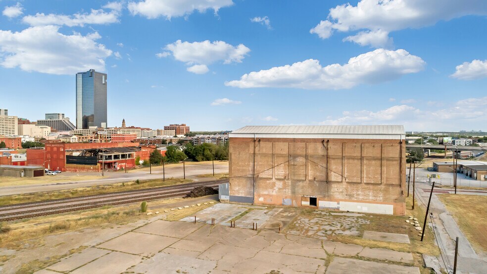 More Photos Of 1000 Harding St, Fort Worth Distribution For Sale