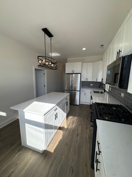 More Photos Of 4751 W Monroe St, Chicago Multifamily For Sale