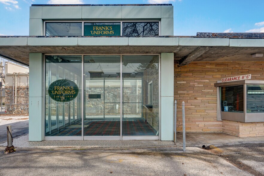 More Photos Of 532 E Walnut St, Springfield Freestanding For Sale