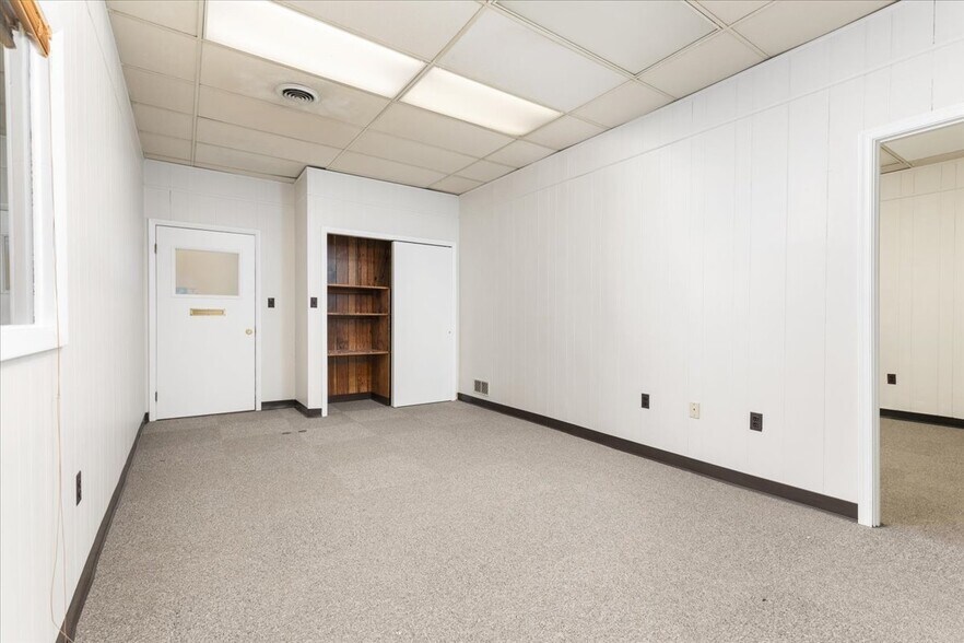 More Photos Of 11 Water St, Front Royal Loft Creative Space For Lease