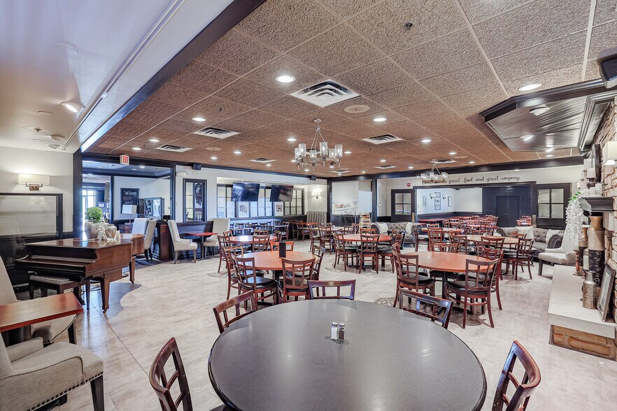 More Photos Of 27W371 North Ave, West Chicago Restaurant For Sale