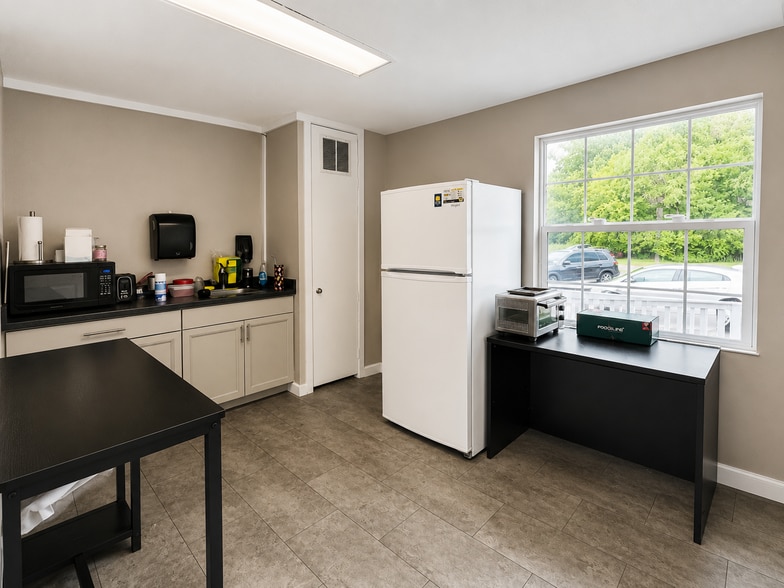 More Photos Of 2100 Dickman Rd, Springfield Freestanding For Sale