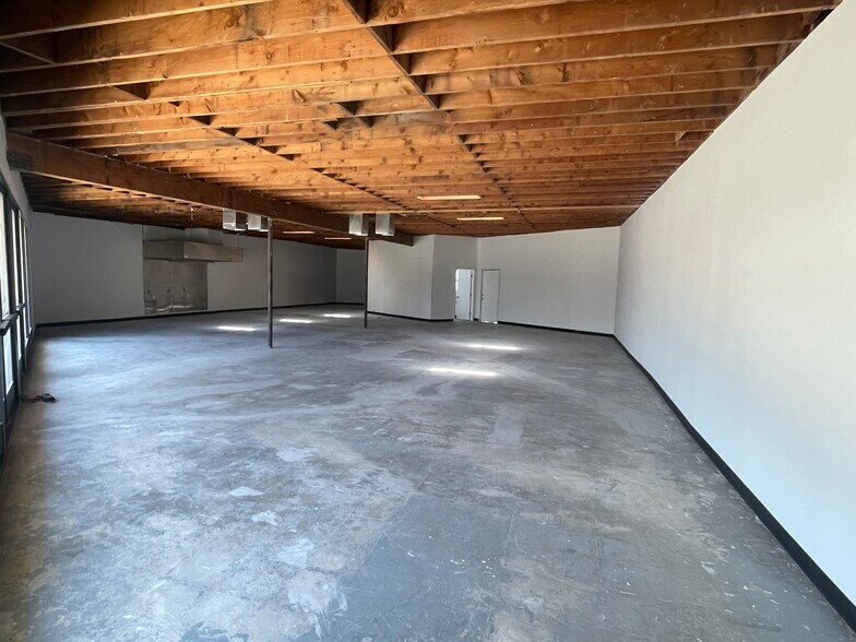 More Photos Of 7307-7309 Canoga Ave, Canoga Park Restaurant For Lease