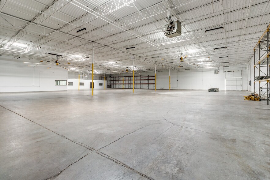 More Photos Of 11232 Leo Ln, Dallas Warehouse For Lease