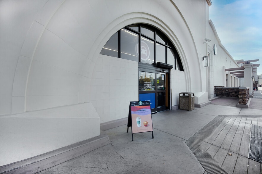 More Photos Of 23850-23878 W Copper Hill Dr, Valencia Unknown For Lease