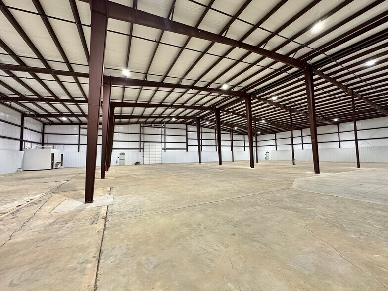 More Photos Of 200 NE 34th St, Oklahoma City Warehouse For Lease