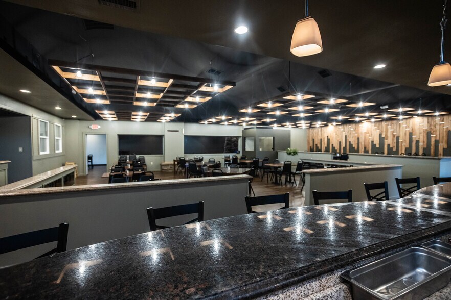 More Photos Of 1301 E Fulton St, Garden City Bar For Sale