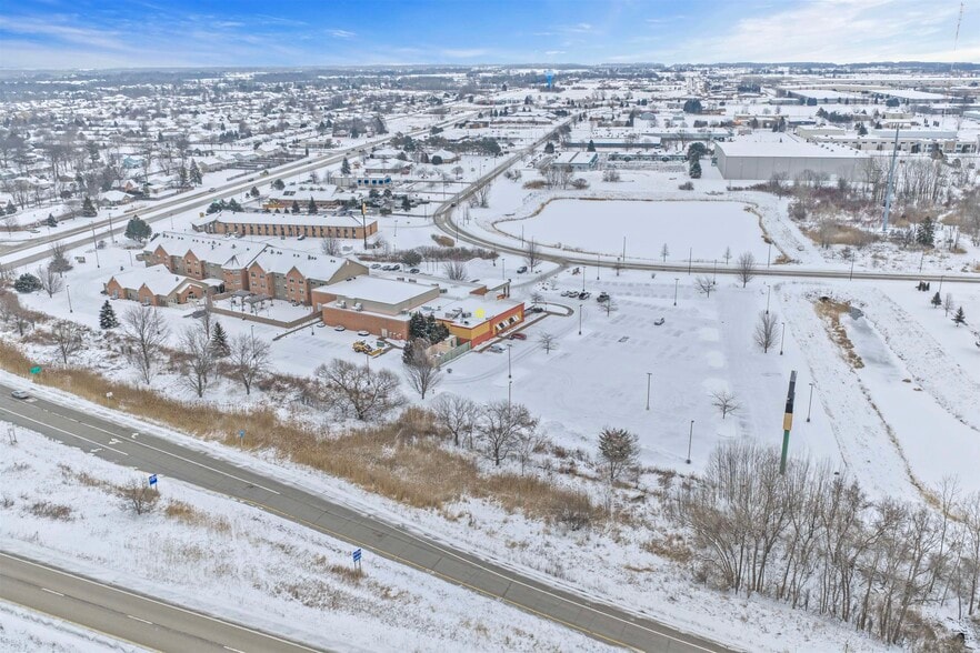 More Photos Of 850 Kepler Dr, Green Bay Restaurant For Sale