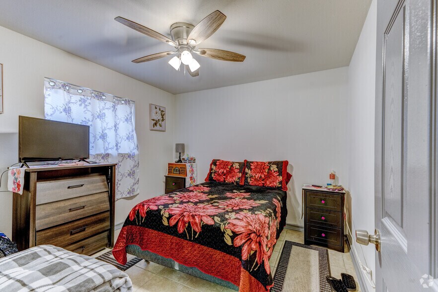 More Photos Of 1001-1007 Spooner St, Pasadena Apartments For Sale