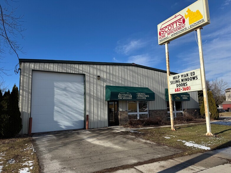 Primary Photo Of 1410 S 39th St, Manitowoc Flex For Sale