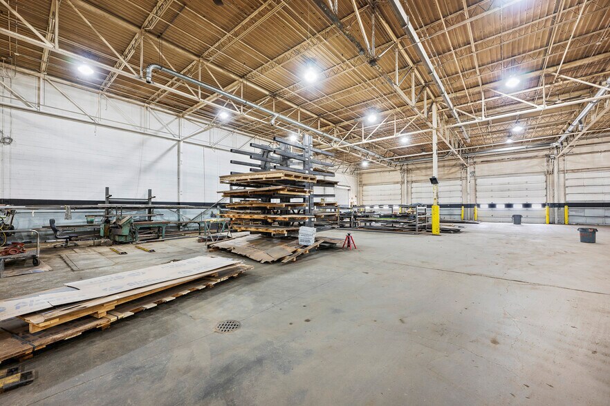 More Photos Of 2727 S Beech Daly Rd, Dearborn Heights Warehouse For Sale