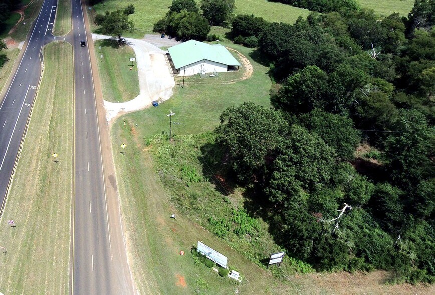 More Photos Of 37252 US Highway 69 N, Jacksonville Veterinarian Kennel For Sale