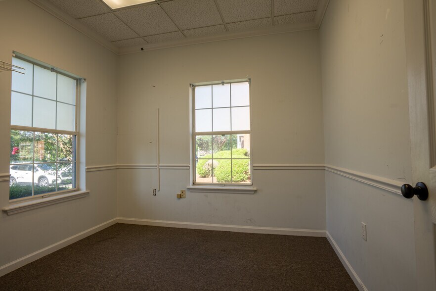 More Photos Of 3470 N Valdosta Rd, Valdosta Office For Lease
