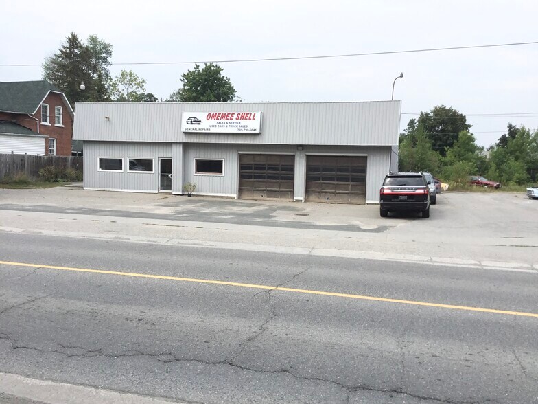 Primary Photo Of 73 King St E, Kawartha Lakes Auto Repair For Sale