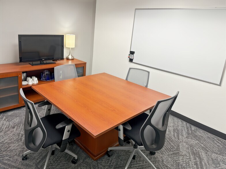 More Photos Of 2000 E Lamar Blvd, Arlington Coworking Space