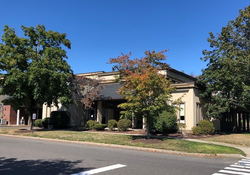 More Photos Of 519 Heritage Rd, Southbury Restaurant For Lease