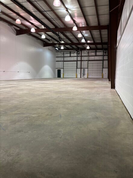 More Photos Of 12801 Silver Lake Rd, Brighton Manufacturing For Sale