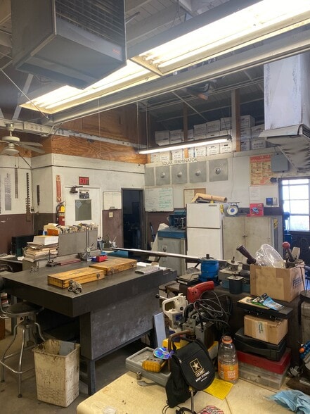 More Photos Of 9128 Rose St, Bellflower Manufacturing For Lease