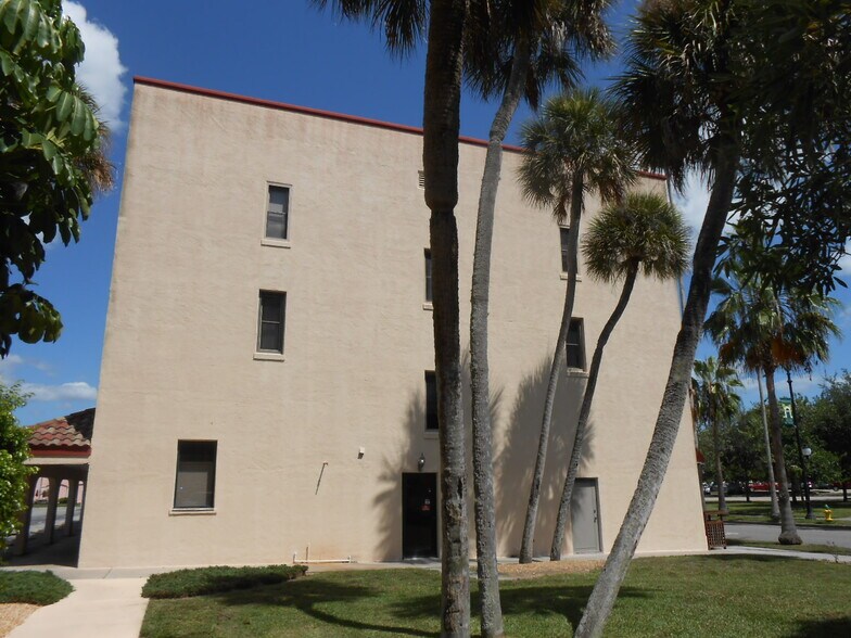 More Photos Of 214-256 Tampa Ave W, Venice Apartments For Sale