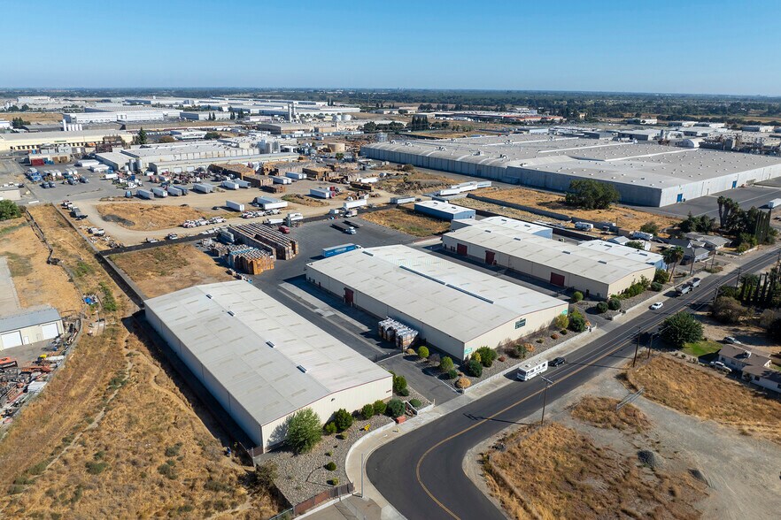 More Photos Of 506-530 El Roya Ave, Modesto Warehouse For Lease