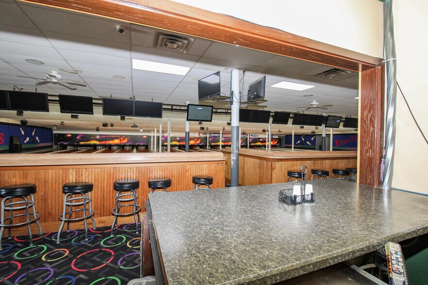 More Photos Of 125 Main St, Huron Bowling Alley For Sale