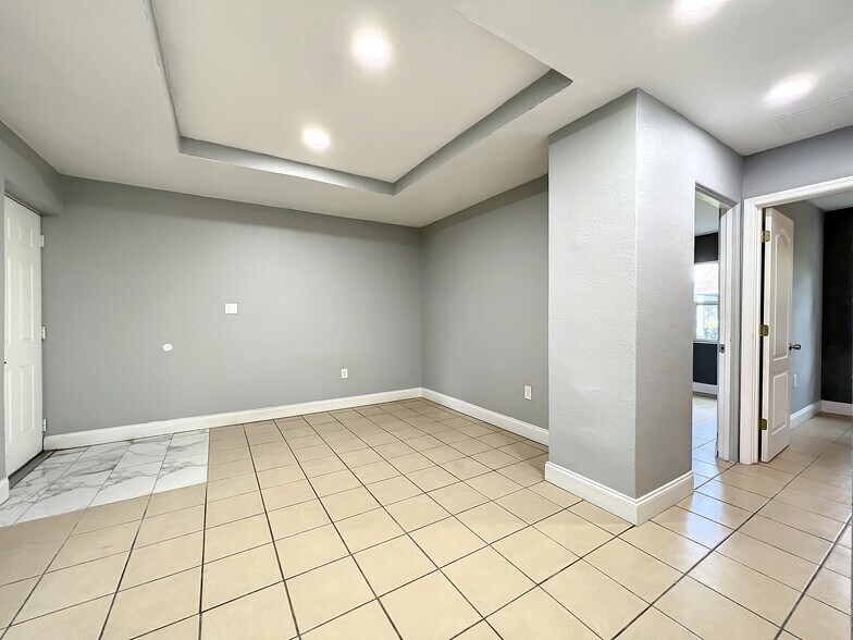 More Photos Of 1906 Murdock Blvd, Orlando Office For Lease