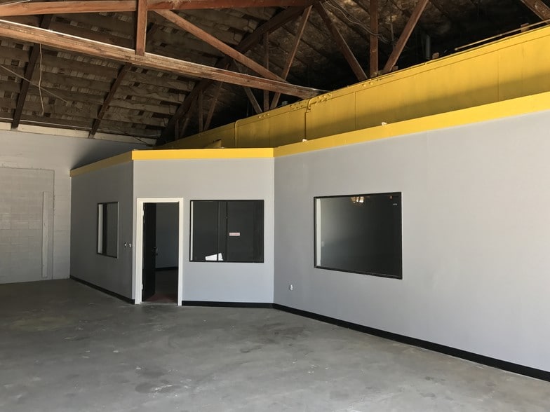 More Photos Of 2525 Kansas Ave, Riverside Manufacturing For Sale