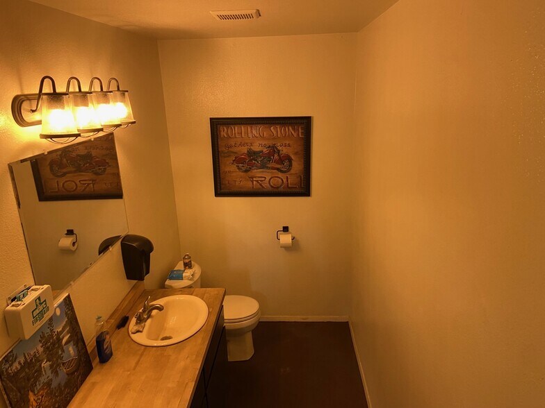 More Photos Of 147 E Aqua Cir, Coeur d'Alene Warehouse For Sale