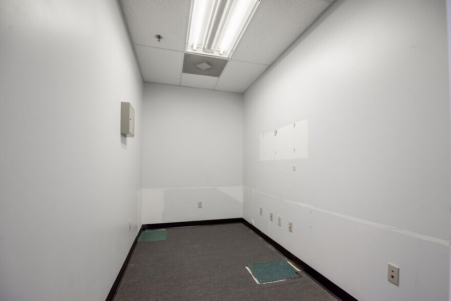 More Photos Of 908 Churchmans Road Ext, New Castle Office For Lease