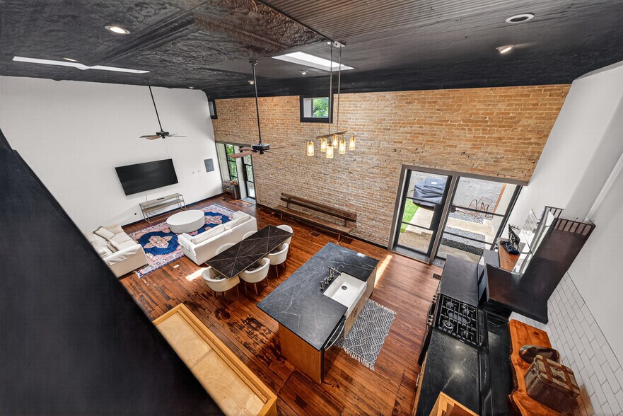 More Photos Of 612 High St, Comfort Storefront Retail Residential For Lease