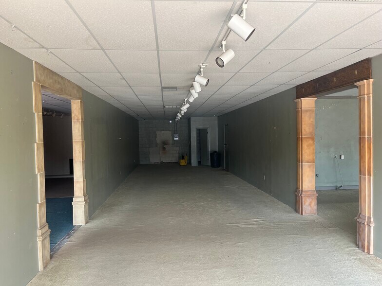 More Photos Of 7612-7628 N Western Ave, Oklahoma City Freestanding For Lease