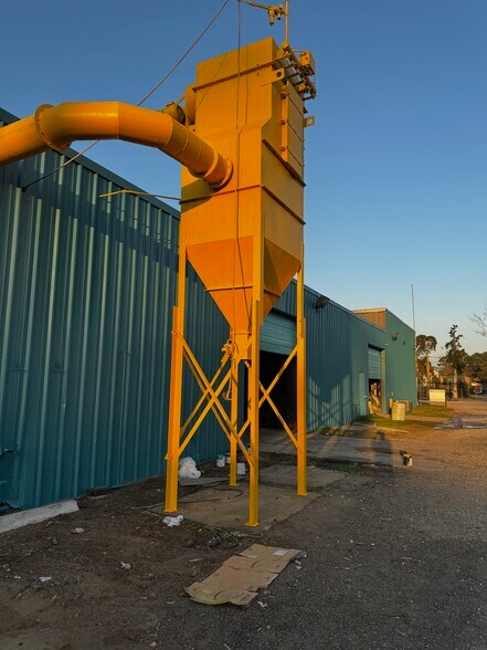 More Photos Of 1721 Oak Tree Dr, Houston Warehouse For Lease