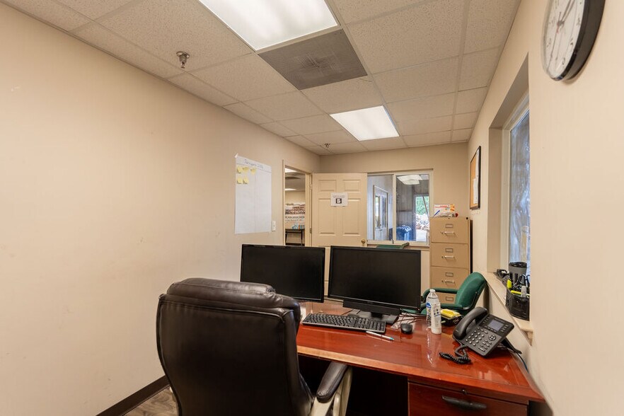 More Photos Of 89 Green St, Warner Robins Warehouse For Sale