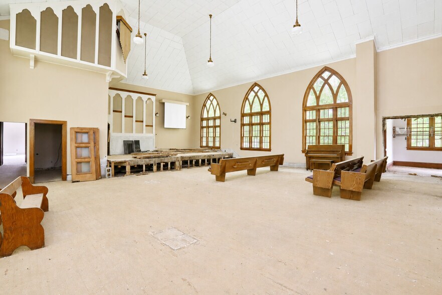 More Photos Of 302 S 2nd St, Polk City Lodge Meeting Hall For Sale