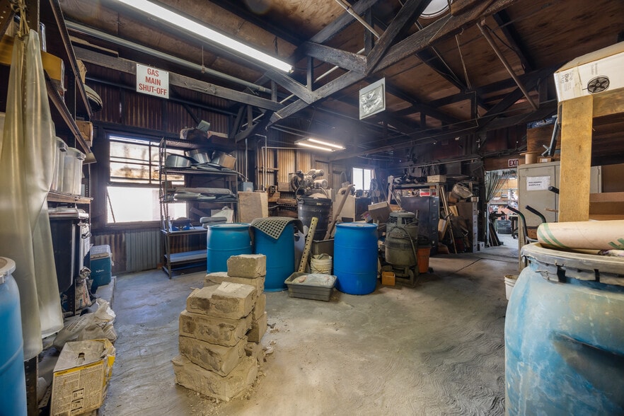 More Photos Of 2455 E 52nd St, Los Angeles Warehouse For Sale