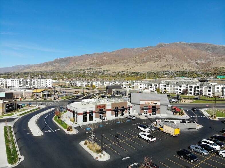 More Photos Of 426 No Cabelas Dr, Farmington Fast Food For Sale