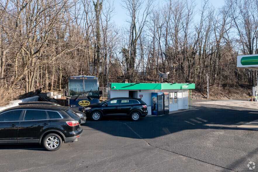 More Photos Of 231 US-206, Bordentown Service Station For Sale