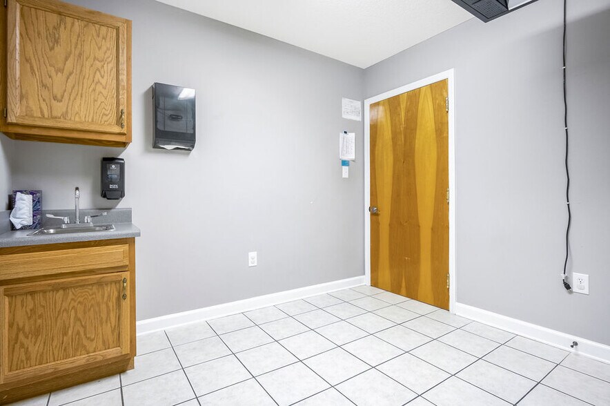 More Photos Of 217-219 Station St, Jacksonville Medical For Lease