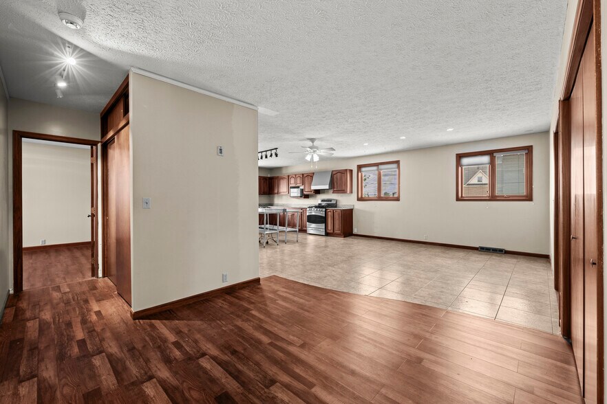 More Photos Of 832 S Main St, Canton Specialty For Sale