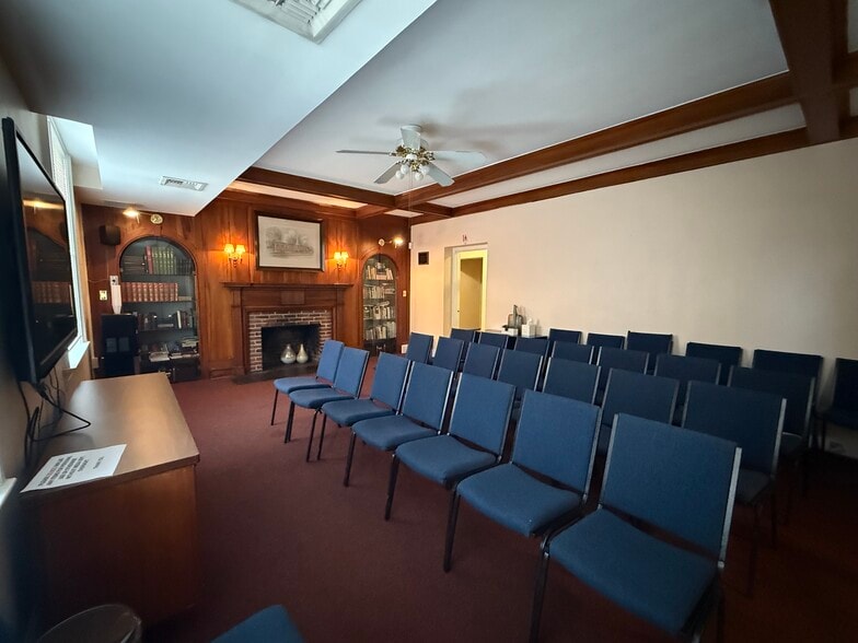 More Photos Of 1400 Russell Rd, Alexandria Religious Facility For Sale