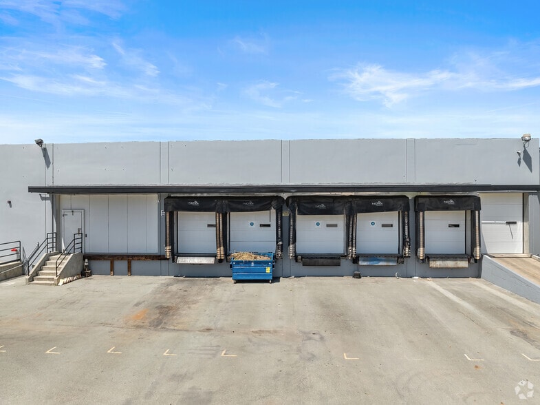 More Photos Of 2051 E Miner Ave, Stockton Warehouse For Lease