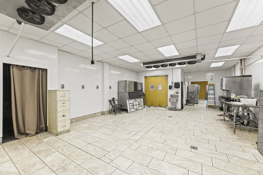 More Photos Of 415 W Madison Ave, Iola Restaurant For Sale