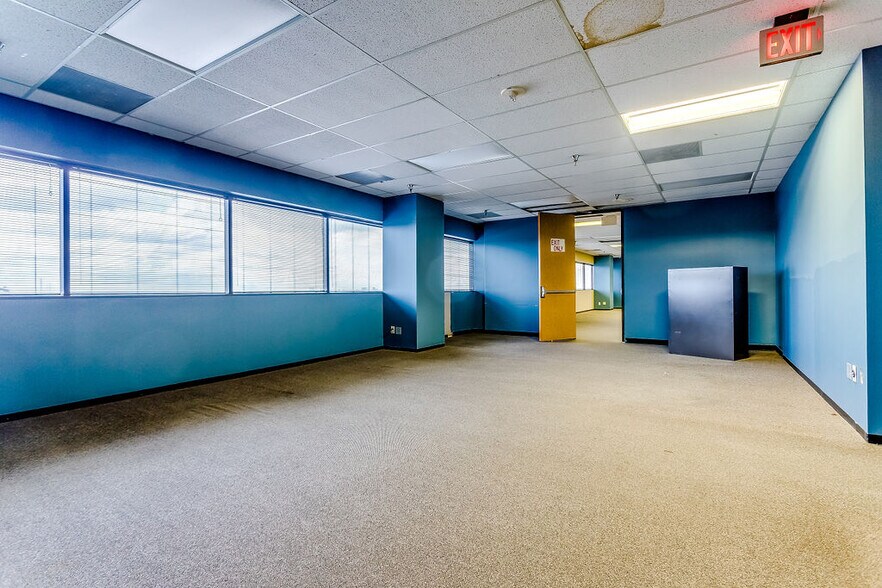 More Photos Of 2350 Valley View Ln, Dallas Loft Creative Space For Lease