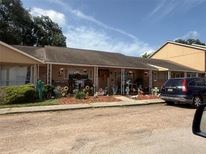 More Photos Of 3202-3358 Burke Rd, Pasadena Apartments For Sale